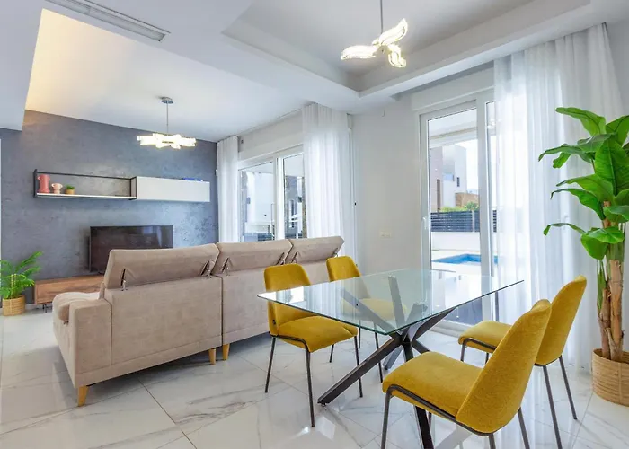 Beautiful In With Wifi Vakantiehuis Torrevieja